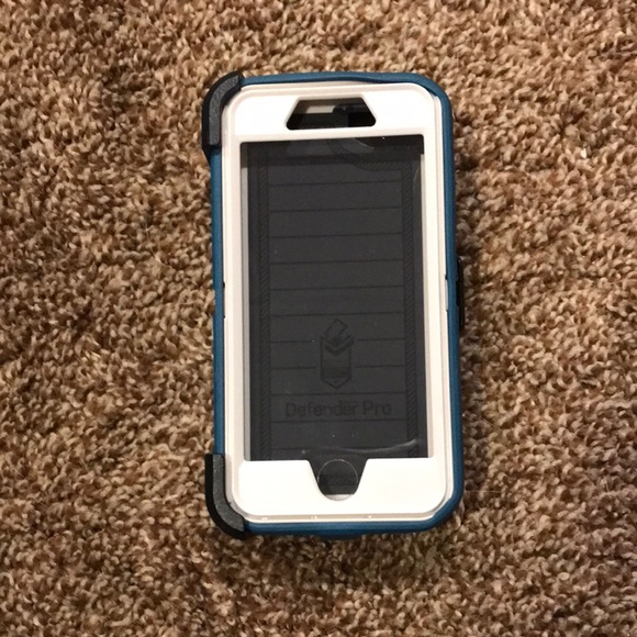 Otter Defender Pro with belt clip - Picture 1 of 7